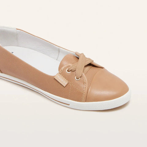 Hannah III - Camel Punched Sneakers Frankie4 